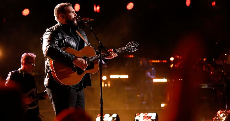 'The Voice' Season 17 Finale: Fans claim it's a tough competition, but are rooting for Jake Hoot to win