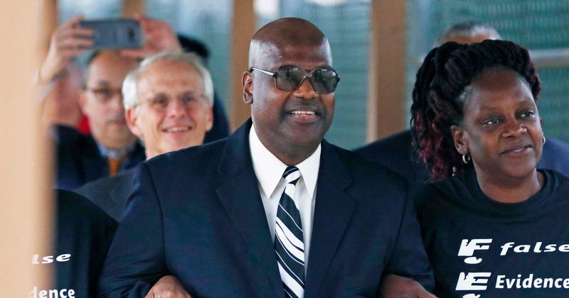 Curtis Flowers granted bail by Mississipi court after being held on death row for 2 decades