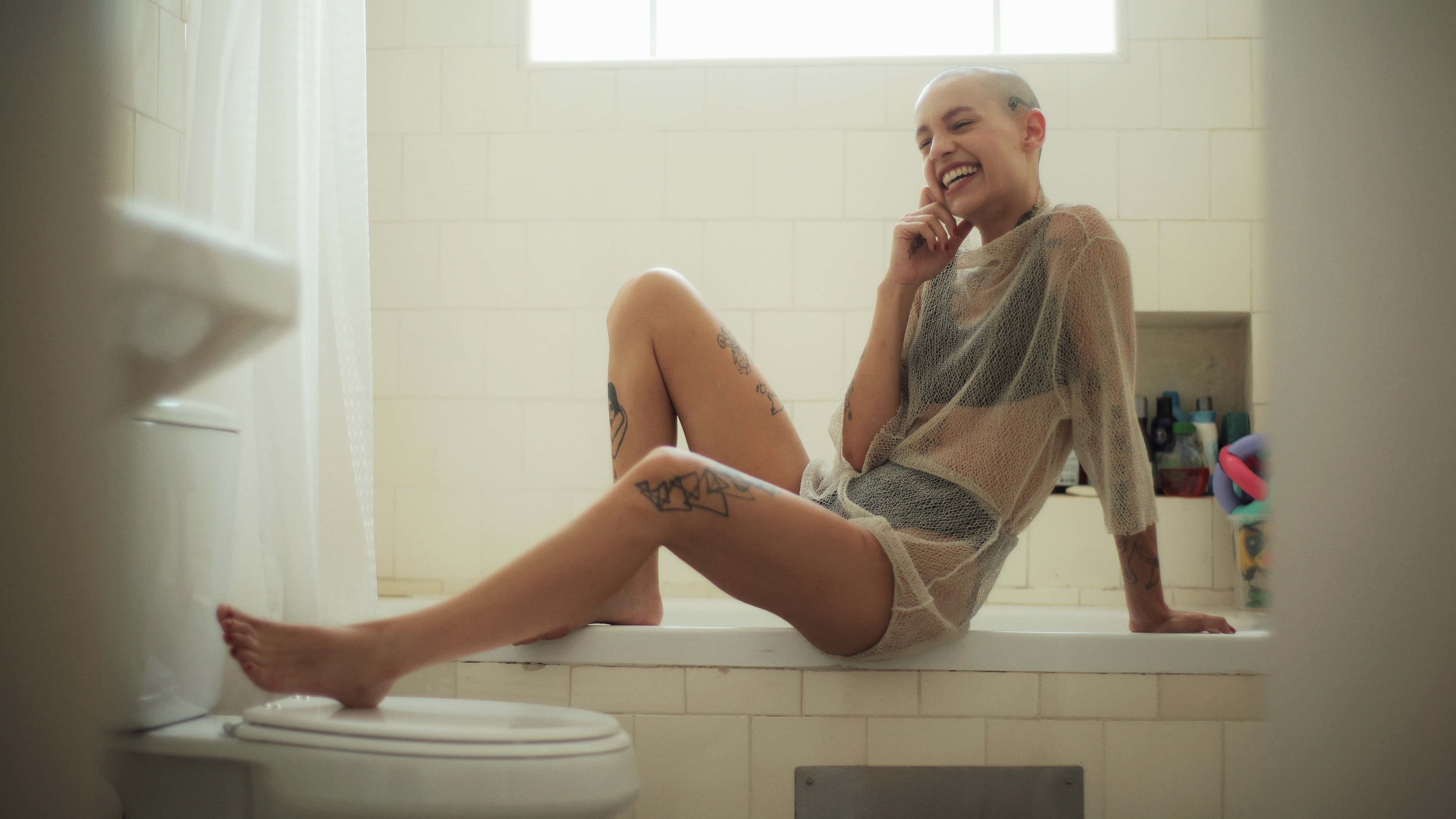 Relaxing in a bath with your mobile phone plugged in is like playing Russian roulette, according to an engineer (Source: Pexels)