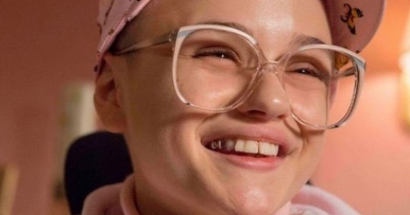'The Act' premiere review: Joey King impresses with her spectacular transformation, as Dee Dee begins to spin a web of lies