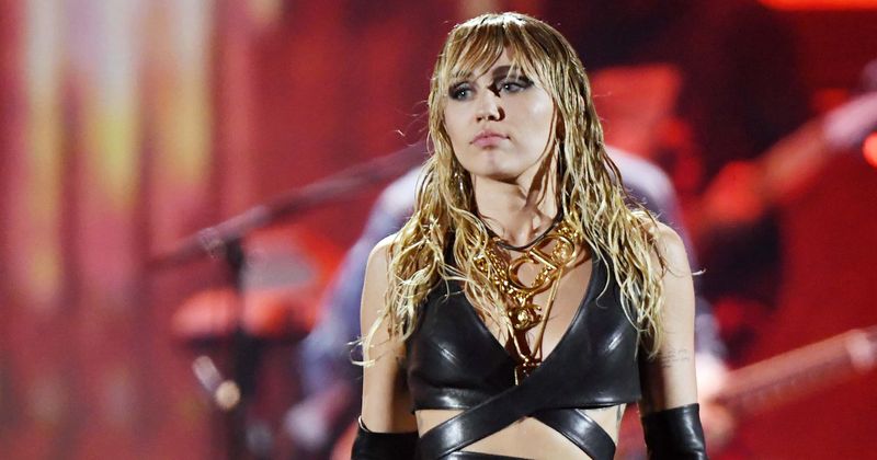 Miley Cyrus preaches about self-love on one year anniversary with Liam Hemsworth: 'KEEP MOVING'