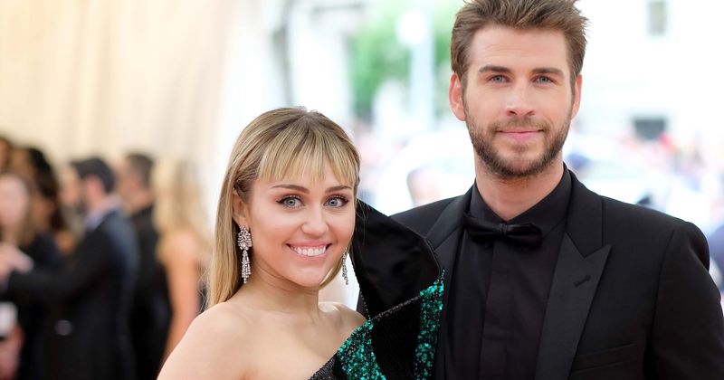 Miley Cyrus wishes Merry Christmas with 'dysfunctional family' pic amid divorce settlement with Liam Hemsworth