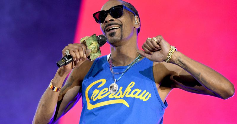 The art of trolling yourself mastered by Snoop Dogg on his own Instagram feed