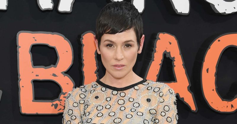 'Orange Is The New Black' star Yael Stone returning to Australia to fight 'climate war' in wake of bushfires