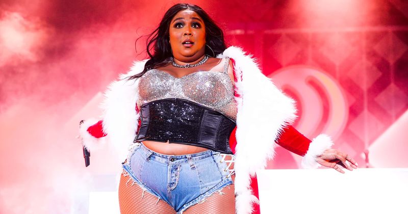 Lizzo takes time out during Australian music tour to volunteer at Melbourne foodbank for bushfire victims