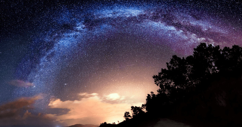 Astronomers spot young stars at the edges of the Milky Way, which is usually home to the galaxy's oldest stars