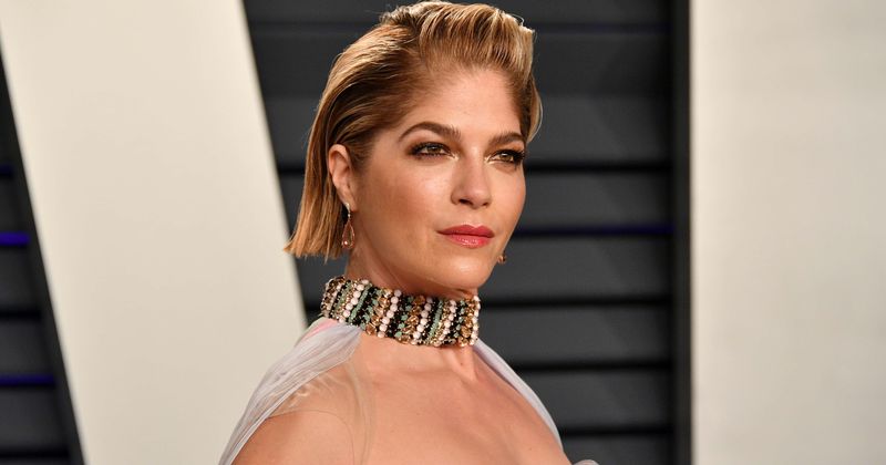 Selma Blair shows her resilience in battling MS with a smile in humorous make-up tutorial online