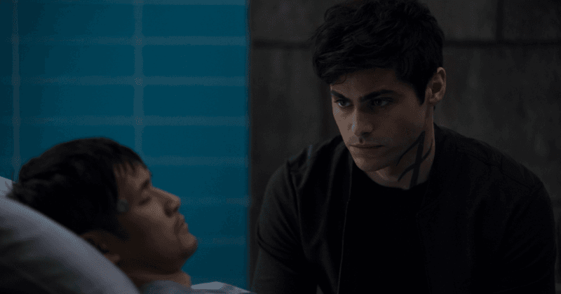 Magnus Bane fights for his life against Lorenzo's magic in 'Shadowhunters' season 3B episode 16