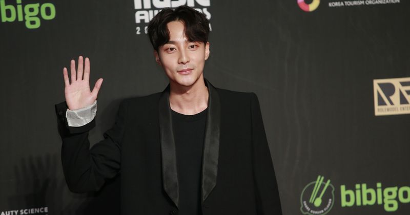 Roy Kim named as member of Jung Joon-young and Seungri's chatroom in 'The Burning Sun' scandal; fans devastated