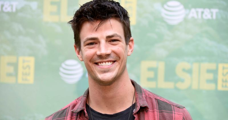 'The Flash' star Grant Gustin tries to relax by vaping on a flight, ends up setting off smoke alarm instead