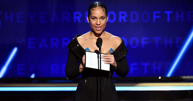 Grammys 2020: Alicia Keys dubbed the 'coolest host' for bringing 'shining energy' after Kobe Bryant's death