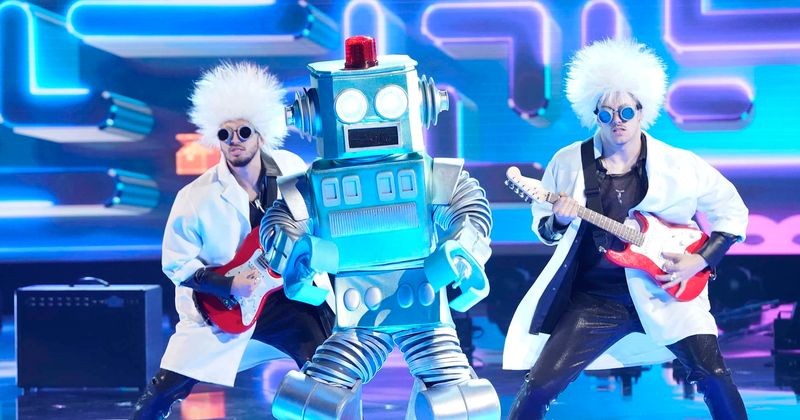 'The Masked Singer' Season 3 kicks off with a shocking unmasking and fans call it the 'best premiere ever'