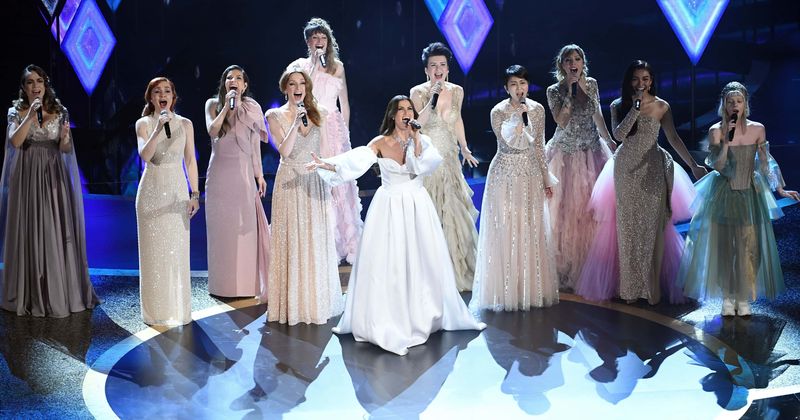 Oscars 2020: Idina Menzel leads international ballad to belt out 'Into the Unknown' from 'Frozen 2'