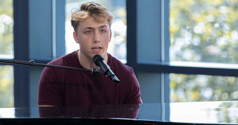 'American Idol' Season 18 Premiere: Meet Louis Knight, teen singer/songwriter from London who can win it all