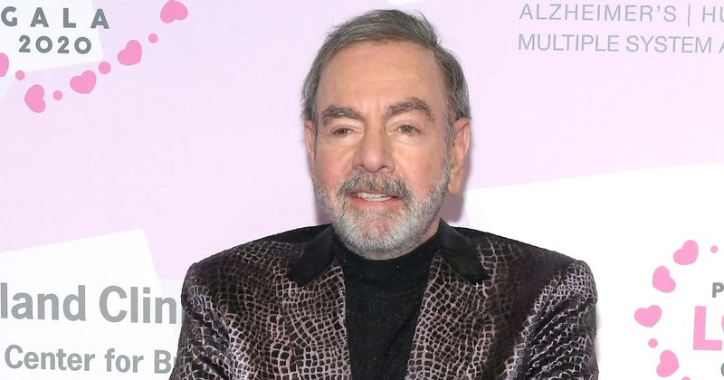 Neil Diamond reworks 'Sweet Caroline' with lyrics about washing hands, reminds fans about coronavirus precautions