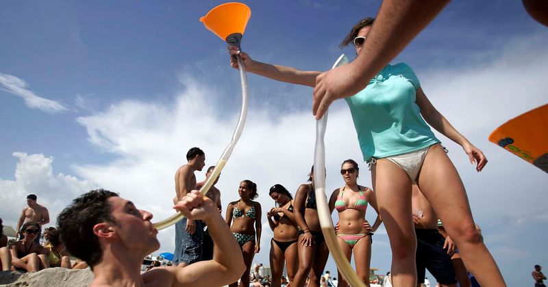 6 Florida students who ignored social distancing calls and travelled together during spring break test positive