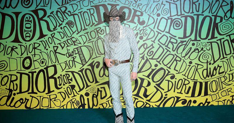 Orville Peck honors Kenny Rogers with a cover of 'Islands in the Stream' during stay-home live-stream concert