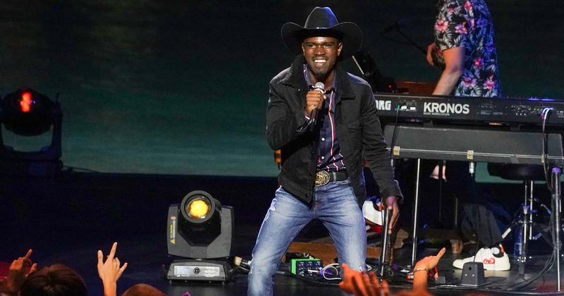 'American Idol' Season 18: Fans are overjoyed to see DeWayne Crocker's grandmother sway to 'Old Town Road'