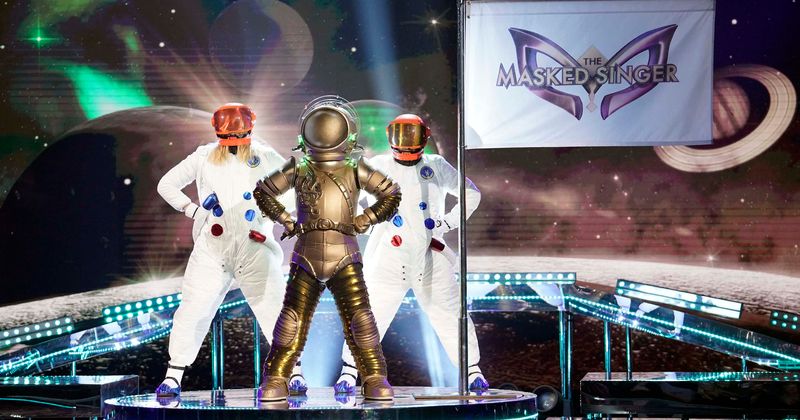 'The Masked Singer' Season 3: Fans claim Hunter Hayes is the Astronaut, ask why judges haven't figured it out
