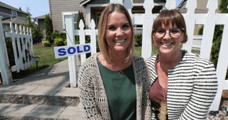 'Unsellable Houses': Leslie and Lyndsay give a basic house an industrial-chic makeover, earn a huge profit