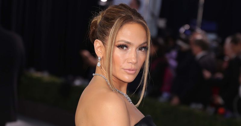 JLo sued for $150k after posting Instagram photo of HERSELF, here's a list of celebs who suffered the same fate