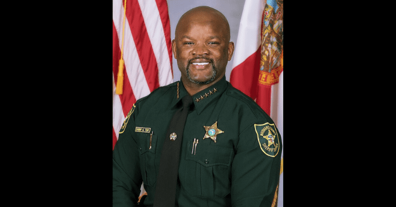 Half-naked Florida sheriff, topless wife photographed indulging in foursome at couple-swapping party