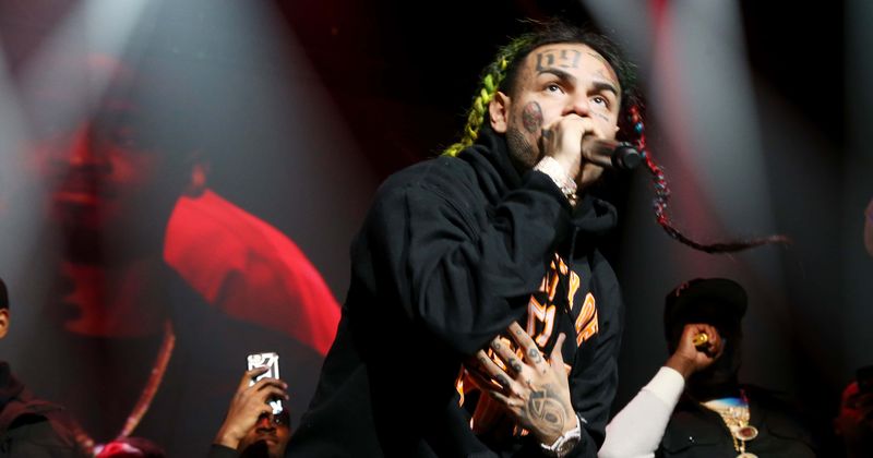 Tekashi 6ix9ine announces comeback single with giant billboard in Times Square: 'The King Is Back'