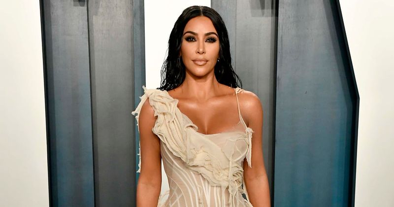 Topless Kim Kardashian meets a pooping Indian Ringneck parakeet and fans think it's the 'perfect pair'