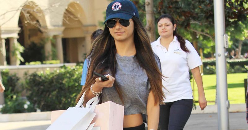 Mia Khalifa shows off athletic physique complete with toned arms, abs in sports bra: 'I'm swole now'