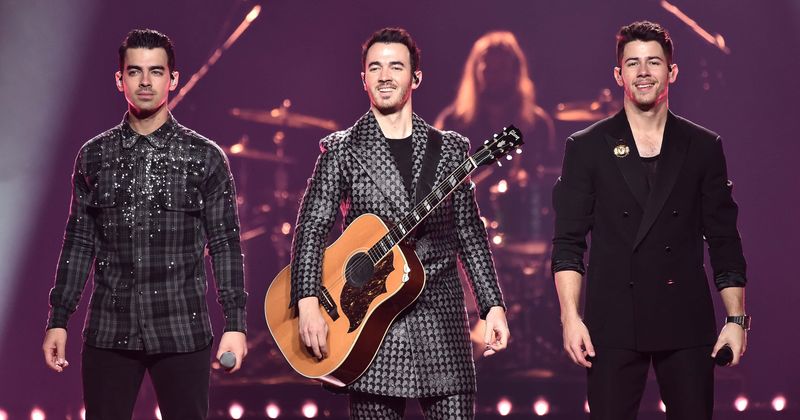 'The Voice' Season 18 Finale: Jonas Brothers debut music video for 'X', fans want live performance instead