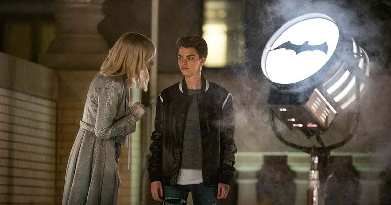 CW art promo removes Ruby Rose as Batwoman, replaces image with a bat signal after her exit from show