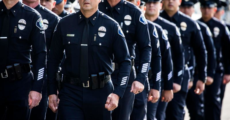 Police officers across US slam George Floyd's killing, demand arrests of killer cops: 'Turn your badge in!'