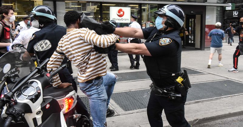 George Floyd protests: High-end stores vandalized in SoHo, rioters make off with clothes, shoes and accessories