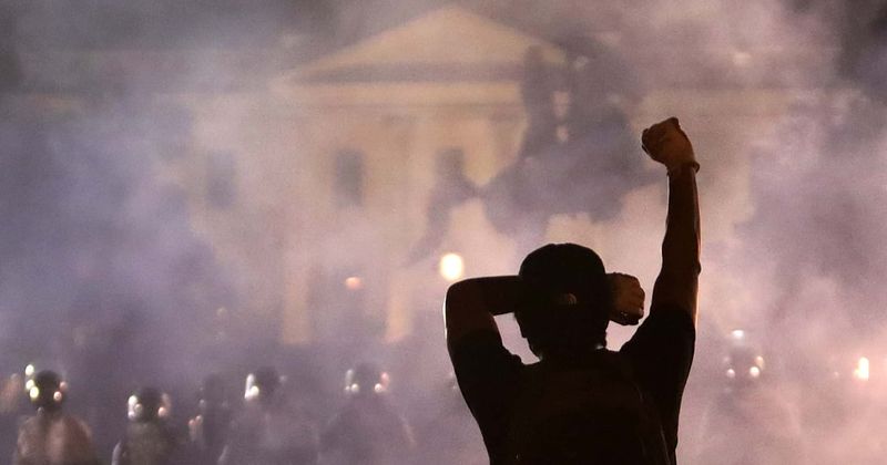 Washington D.C. up in flames as protesters spark fires near White House burning buildings and national flag