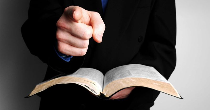 Christian dad sends letter to daughter's ex, blasts him for 'stealing her virginity' 10 years after they split