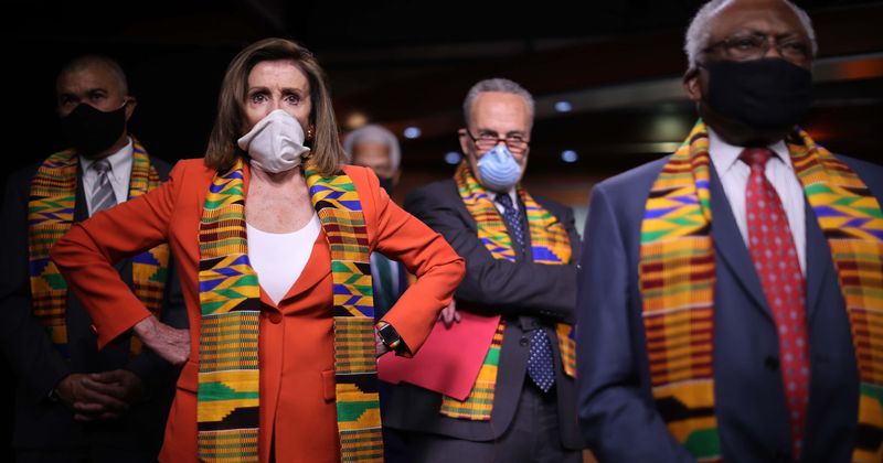 Democrats blasted by black voices for using Kente cloth as prop during kneeling: 'Africans aren't children'