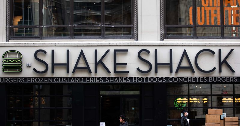#BoycottShakeShack trends as 3 NYPD officers get hospitalized after drinking milkshake with 'unfamiliar taste'