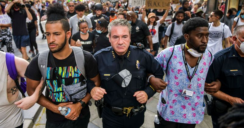 'Black Lives Matter, but so does yours!': White cop touched by note from 2 black women who paid for his meal