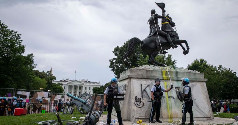 Andrew Jackson statue vandalized: Cops use banned pepper spray on protesters, angry Internet calls out DC Mayor