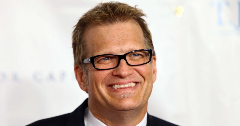 Twitter nearly cancels Drew Carey as people confuse him with Republican in MAGA cap at Trump's Arizona rally