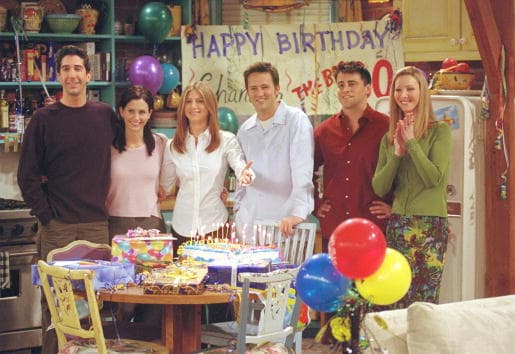 Friends cast set photo