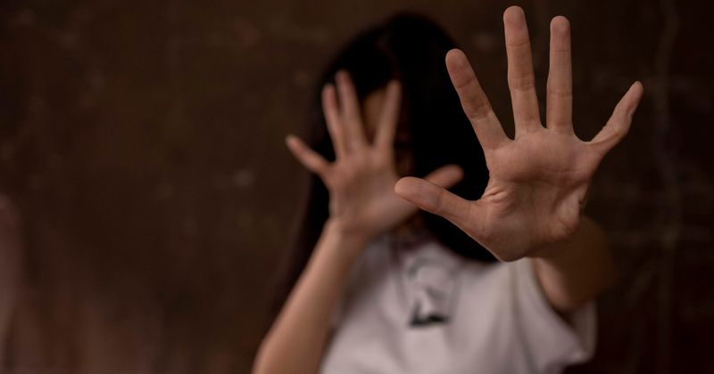 Mother, little daughter suffer severe burns after obsessive stalker throws acid at their face in broad daylight