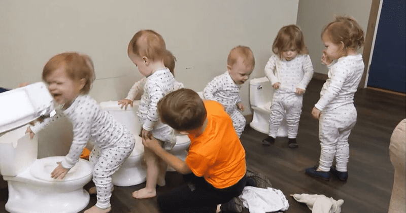 'Sweet Home Sextuplets': Courtney gives up after struggling to potty train, admits it's been 'chaos'