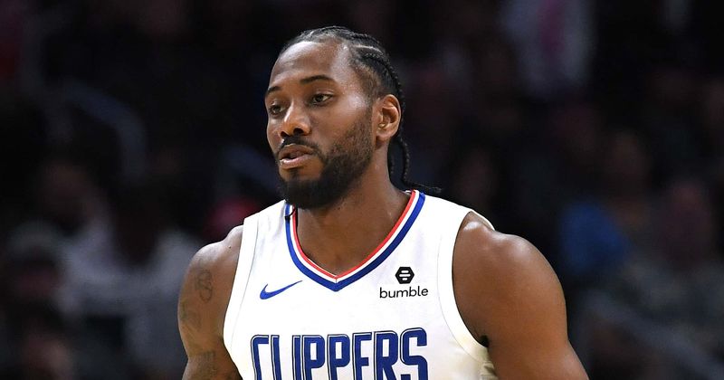 Clippers vs Lakers: Kawhi Leonard arrives looking super chic, Internet asks if he 'lost his room key'