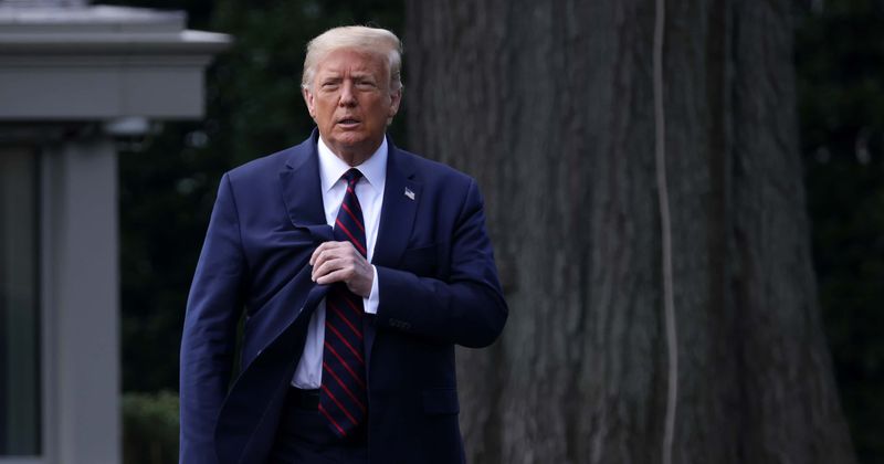 Trump promotes Sean Hannity's new book, Angry Internet asks him to do his job first before giving out reviews