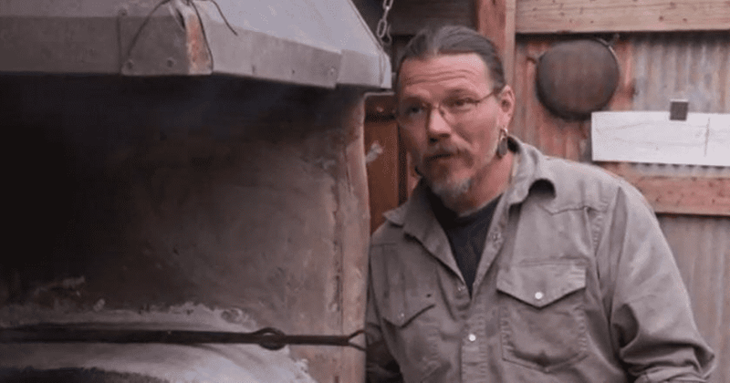 'Mountain Men': Jason wants to put his injured hand to the test, but will he be able to operate the grinder?