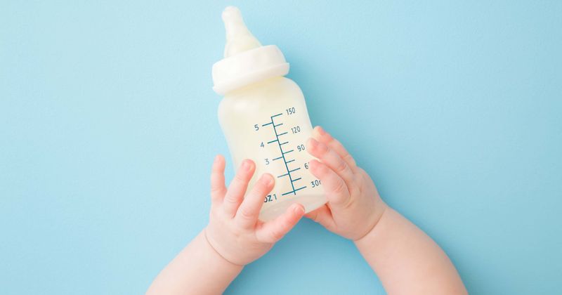 Mother left 4-month-old alone with milk bottle overnight at hotel, tries to kill herself after finding baby dead