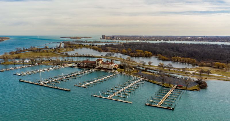 Michigan firefighter dies saving 3 girls from Detroit river as daughter watched him get dragged under by currents