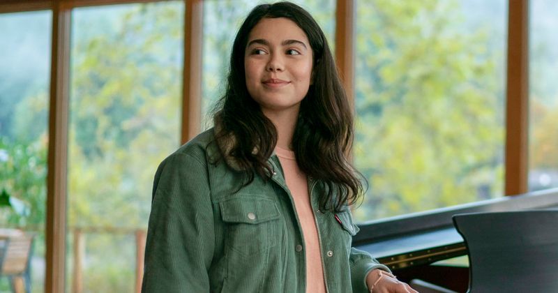 'All Together Now': Auliʻi Cravalho brilla en el drama de Netflix que ofrece una versión pobre de los cuentos de hadas de Grimms