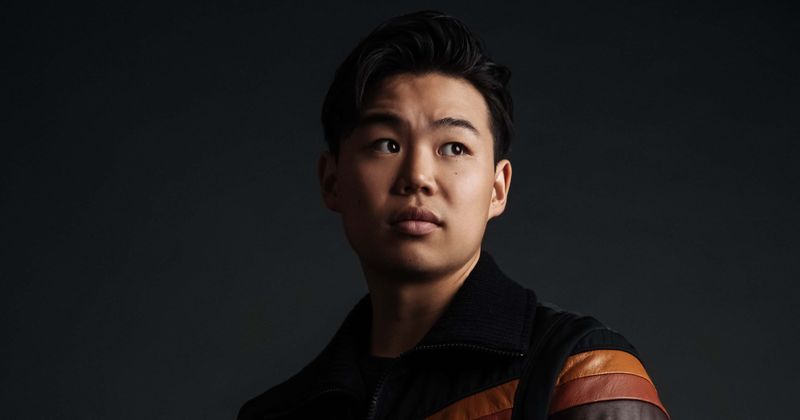 EXCLUSIVO | El actor de 'Mulan', Jun Yu, quiere que los niños asiáticos vean la película y se sientan orgullosos de su herencia: 'pertenecemos'